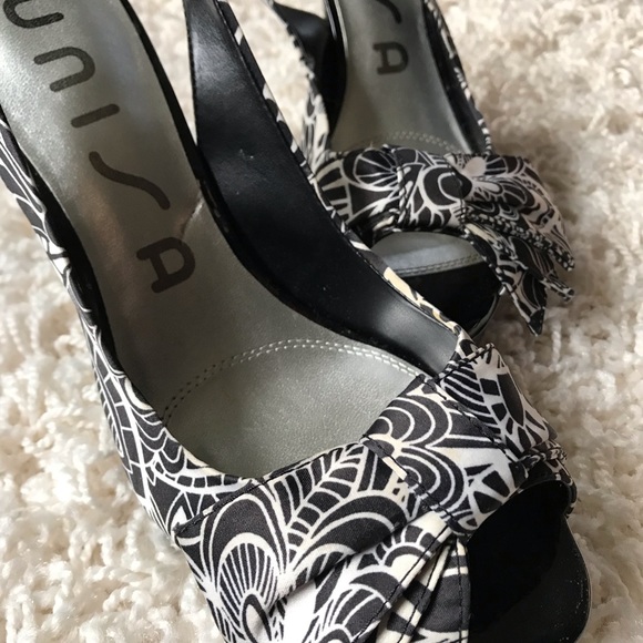Unisa | Satin B&W Peep Toe Heels | Size 8 - Picture 4 of 6